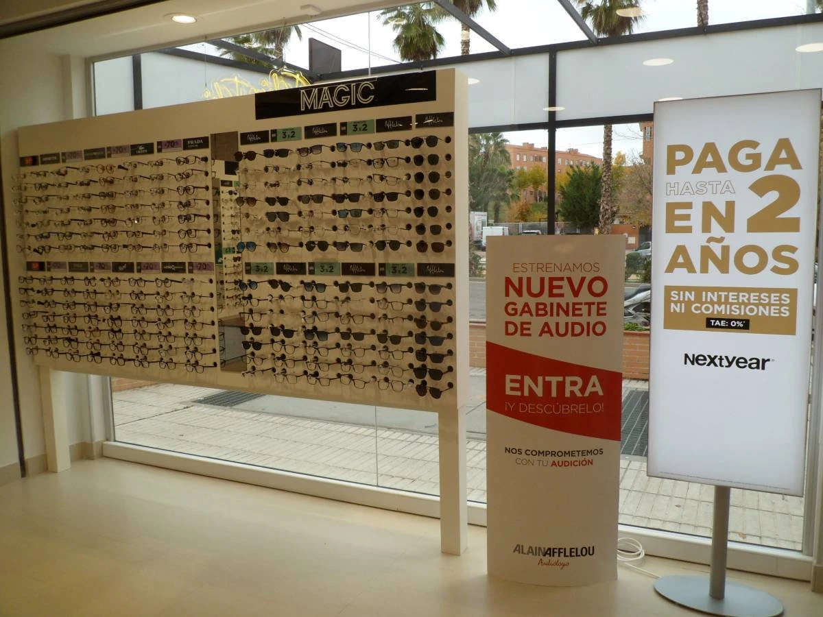 ALAIN AFFLELOU OPTICO Y AUDIOLOGO Opticas en Boadilla del Monte Tiendas En ALAIN AFFLELOU tu salud visual y auditiva es nuestro compromiso. Porque ver bien es igual de importante
