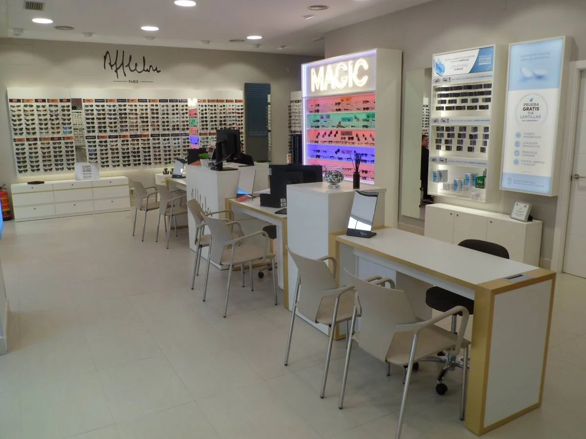 ALAIN AFFLELOU OPTICO Y AUDIOLOGO Opticas en Boadilla del Monte Tiendas En ALAIN AFFLELOU tu salud visual y auditiva es nuestro compromiso. Porque ver bien es igual de importante