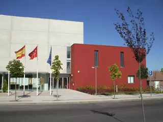 El Alcalde de Boadilla cierra la Escuela de Música, para "fumigar", el día de la concentración contra su privatización