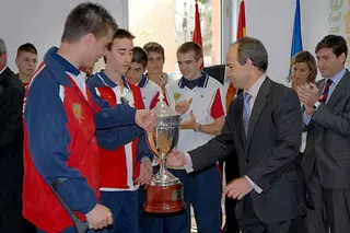 El alcalde de Boadilla del Monte recibe a la UD Las Rozas-Boadilla, campeones de España juveniles de fútbol sala