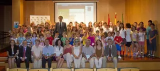 El Alcalde entrega los premios de la VIII Muestra de Teatro Escolar de Boadilla del Monte