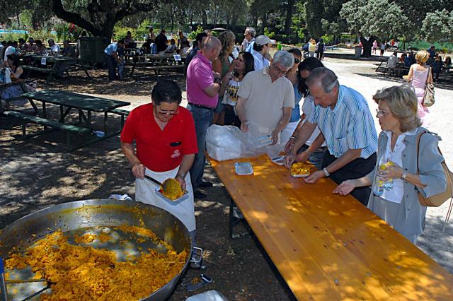 El Partido Popular celebra su éxito electoral con una paellada