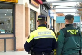 Policía Local y Guardia Civil vigilarán el cumplimiento de las normativas sobre tenencia de perros y consumo de alcohol en la calle
