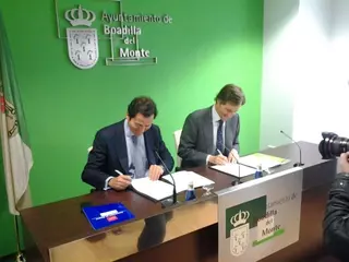 El alcalde y el consejero de Transportes firman un convenio para la construcción de dos pasarelas en la M-513