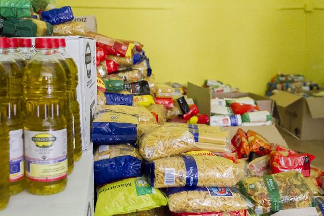 Los vecinos de Boadilla se vuelcan con la campaña de recogida de alimentos de la concejalía de Servicios Sociales