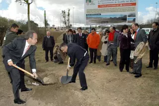 El Ayuntamiento de Boadilla y el Santander firman un convenio para plantar 3.700 árboles en el municipio
