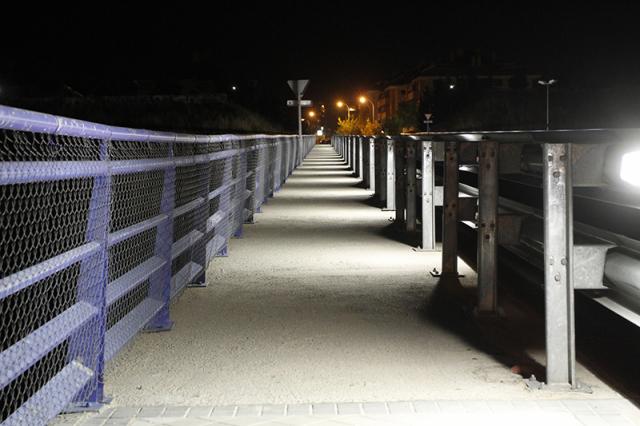 El Ayuntamiento ilumina los dos puentes que cruzan la M-50 para dar mayor seguridad a la zona