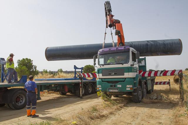 Retirada de tubos y cierre de arquetas para evitar riesgos a los vecinos de Boadilla