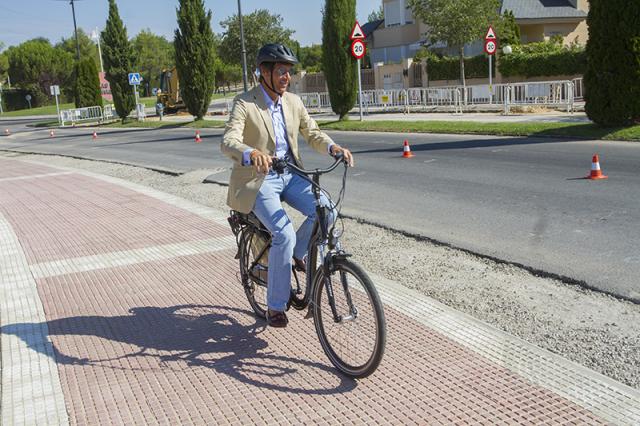 El alcalde de Boadilla del Monte estrena nuevo “vehículo oficial”