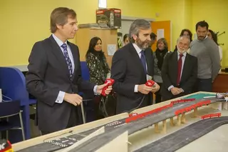 El director general de Juventud visita el Centro de Información Juvenil de Boadilla