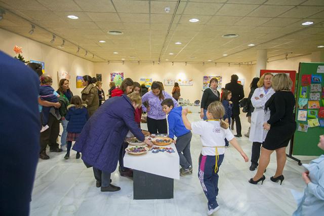 Mercadillo solidario de cerámica a beneficio de Cáritas