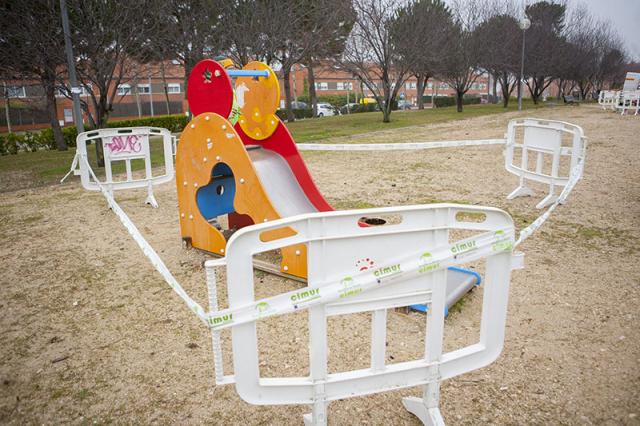 Diecisiete parques de Boadilla tendrán suelos de caucho en su zona infantil