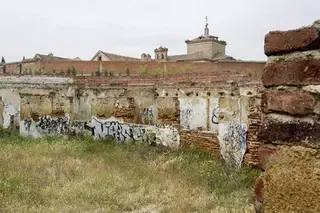 El Alcalde visita el “Gallinero” para apoyar el proyecto de micromecenazgo de la Asociación de Amigos del Palacio