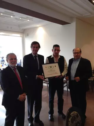 El alcalde participa en un homenaje de la urbanización Bonanza al teniente y subteniente de la Guardia Civil de Boadilla del Monte