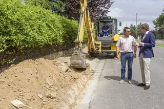 El Ayuntamiento inicia las obras de construcción del nuevo acerado de la Avenida de Las Lomas