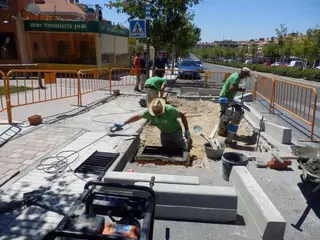 Obras de mejora de la accesibilidad en las paradas de autobús y pasos de peatones de la Avenida Infante Don Luis
