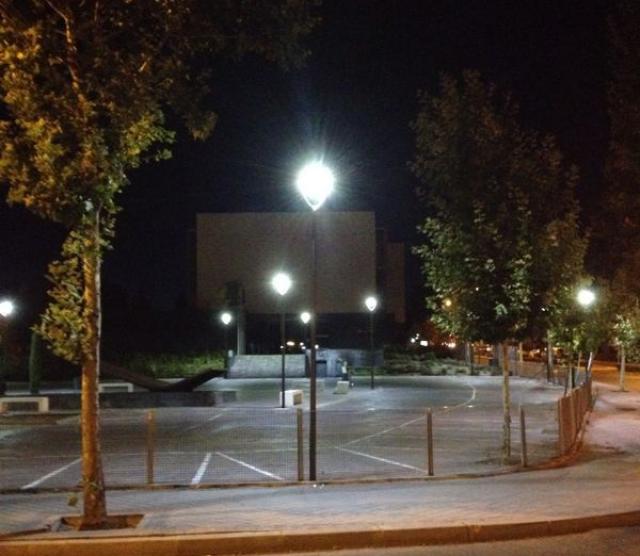 
                                                    Iluminación LED de última generación para el aparcamiento del Centro Municipal de Empresas