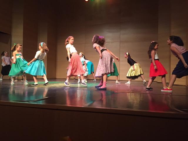 Las actuaciones de casi 140 niños han cerrado esta semana el curso de la Escuela Municipal de Danza