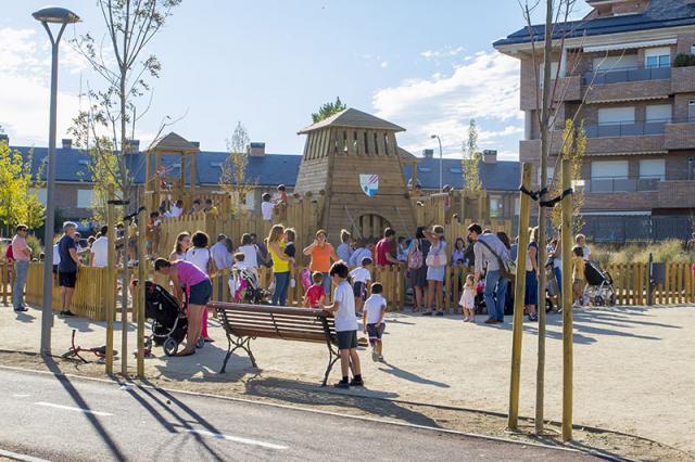 
                                                    Cientos de vecinos participaron en la fiesta de inauguración del parque lineal Juan Carlos I