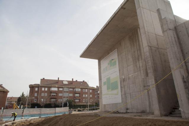 Las obras de adecuación del entorno del Complejo Deportivo Condesa de Chinchón finalizarán en febrero