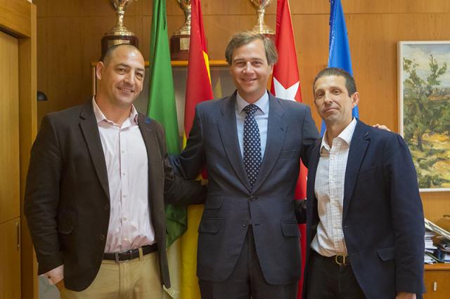 "Una brazada, un céntimo", 24 horas nadando para facilitar la práctica de deporte a niños con dificultades