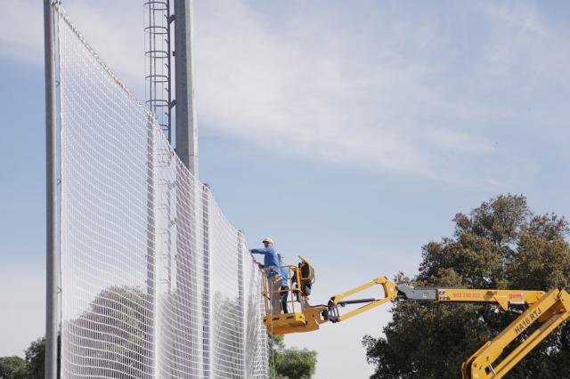 
                                                    Nuevas redes protectoras para los campos de fútbol del Complejo Deportivo Municipal