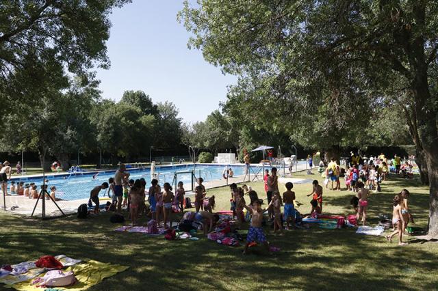 
                                                    El Ayuntamiento pide precaución y ofrece recomendaciones frente al calor estival