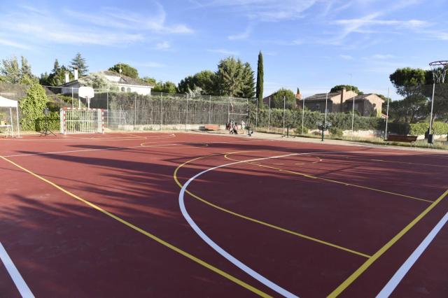 Inauguradas las nuevas pistas polideportivas de la urbanización Valdecabañas