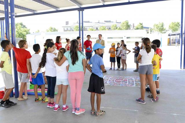 El Ayuntamiento organiza una jornada de puertas abiertas en el campamento estival que ofrece la Concejalía de Educación
