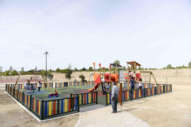 Inaugurado el parque de Isla de Tarifa en Valdepastores después de su remodelación