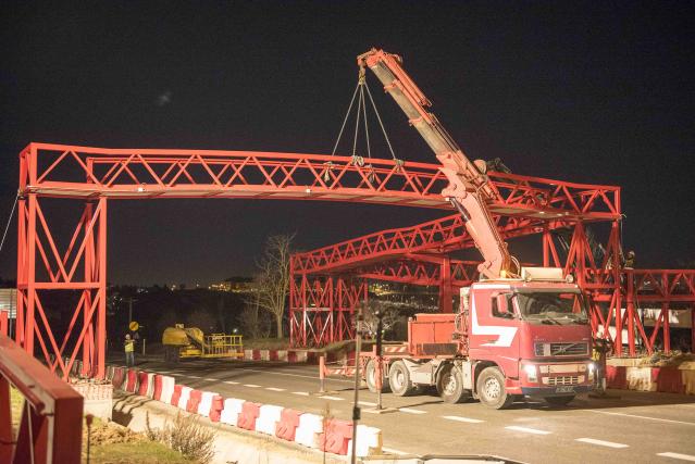 La pasarela peatonal sobre la M-513 se abrirá a los peatones a lo largo del mes febrero