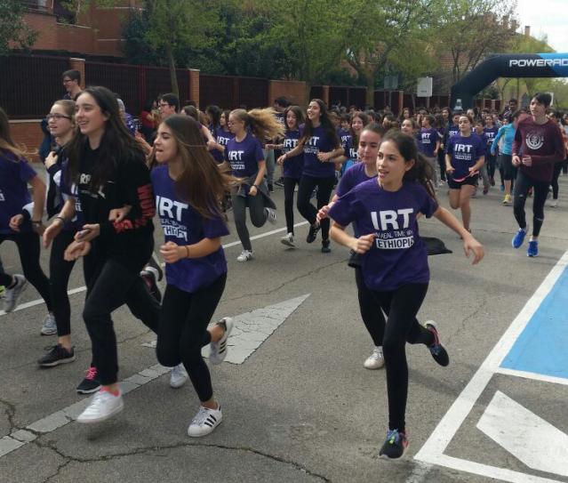 Alumnos de Boadilla corrieron junto a atletas etíopes por la educación y contra la violencia de género en el país africano