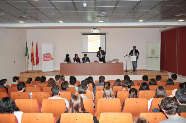 
                                                    Boadilla ofrece una jornada a los jóvenes del municipio para ayudarles a conseguir empleo el próximo verano
