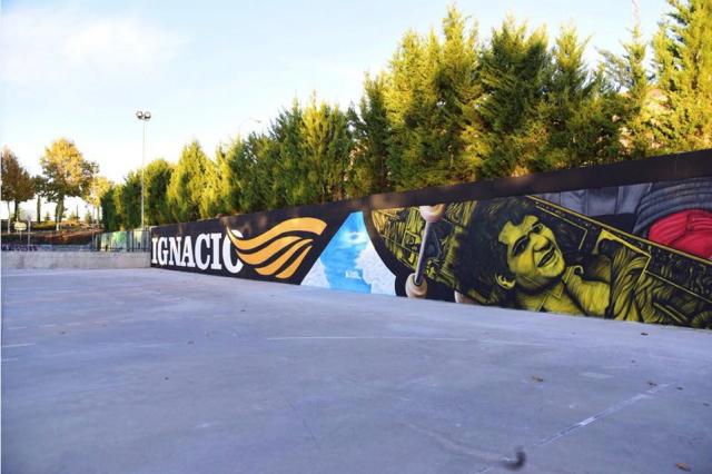 El skate park de Boadilla estrena un mural en honor a Ignacio Echeverría