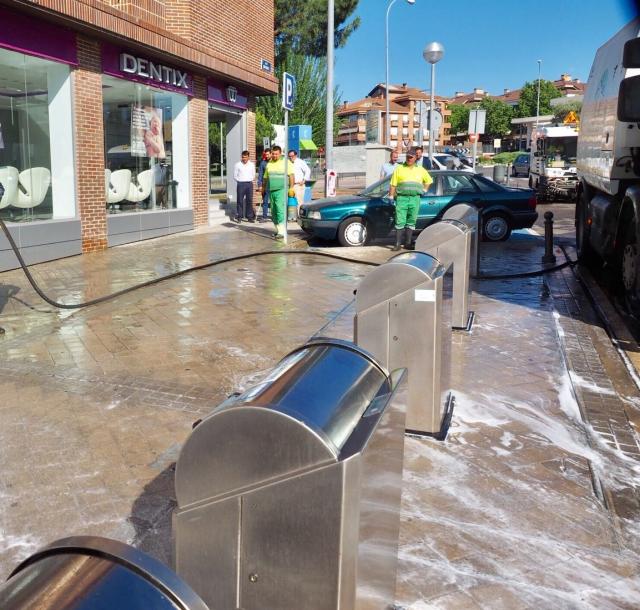 
                                                    Comienzan las limpiezas especiales de verano en distintas zonas del municipio