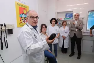 Los Centros de Salud de la Comunidad incorporan la técnica de la dermatoscopia para la detección precoz del melanoma y otras lesiones cutáneas