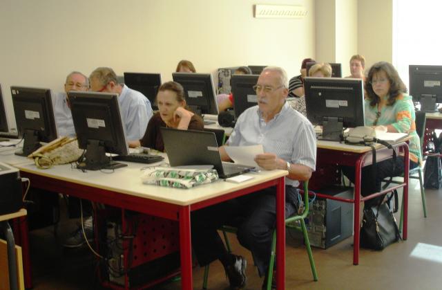 Abierto el plazo de matriculación para los cursos que ofrece la Escuela de Adultos Municipal de Boadila
