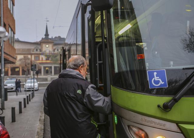 La Comunidad de Madrid aconseja a personas mayores o enfermas que eviten el transporte público por el coronavirus