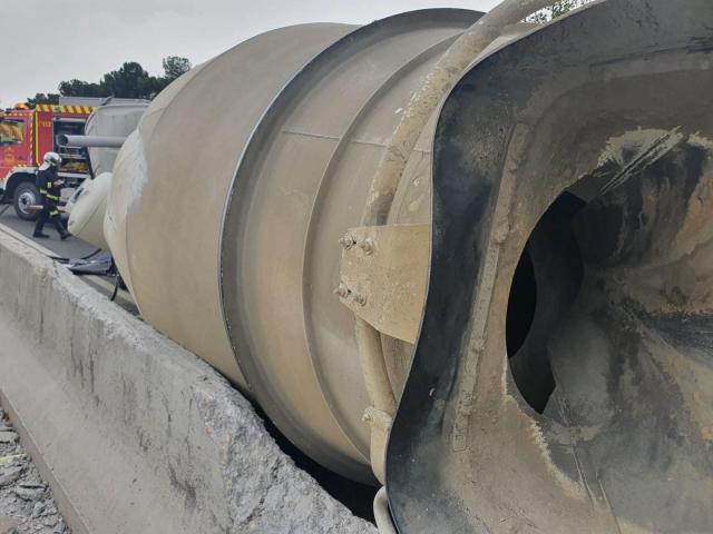 Vuelca una hormigonera en la M-513 a la altura de Boadilla