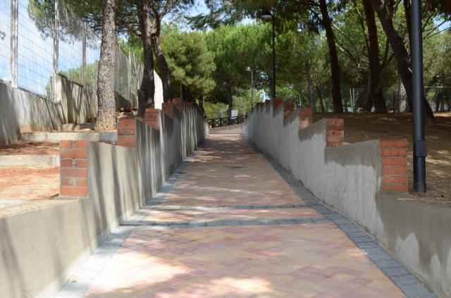 Continúan las obras de remodelación de la rampa que une la calle Albarracín con la calle Sigüenza