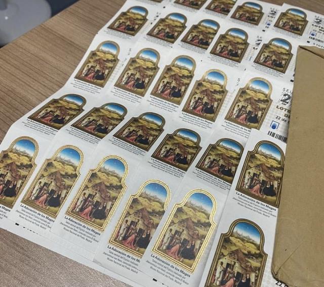 
                                                    Un vecino de Boadilla encuentra y entrega 52 décimos de Lotería de Navidad extraviados