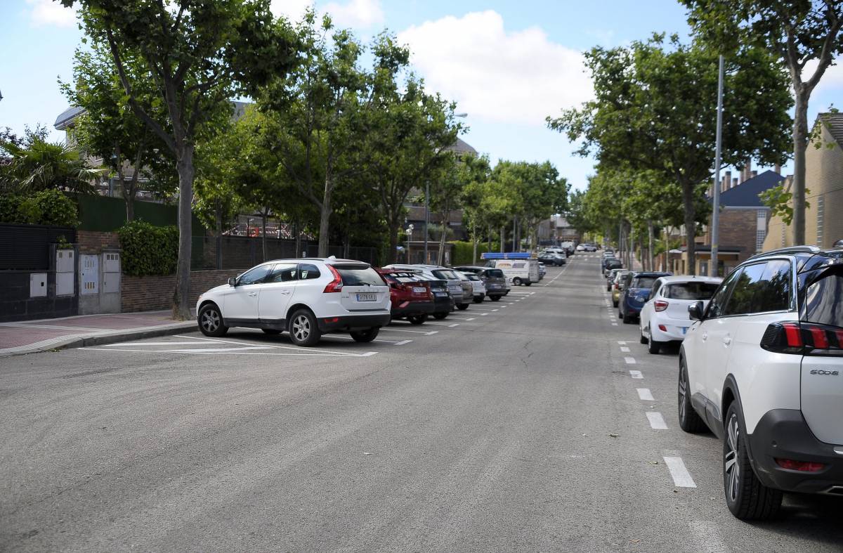 
                                                    La calle Blas Cabrera suma 27 plazas más de aparcamiento