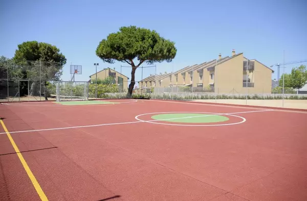 Nuevas pistas deportivas de fútbol sala y baloncesto en Boadilla