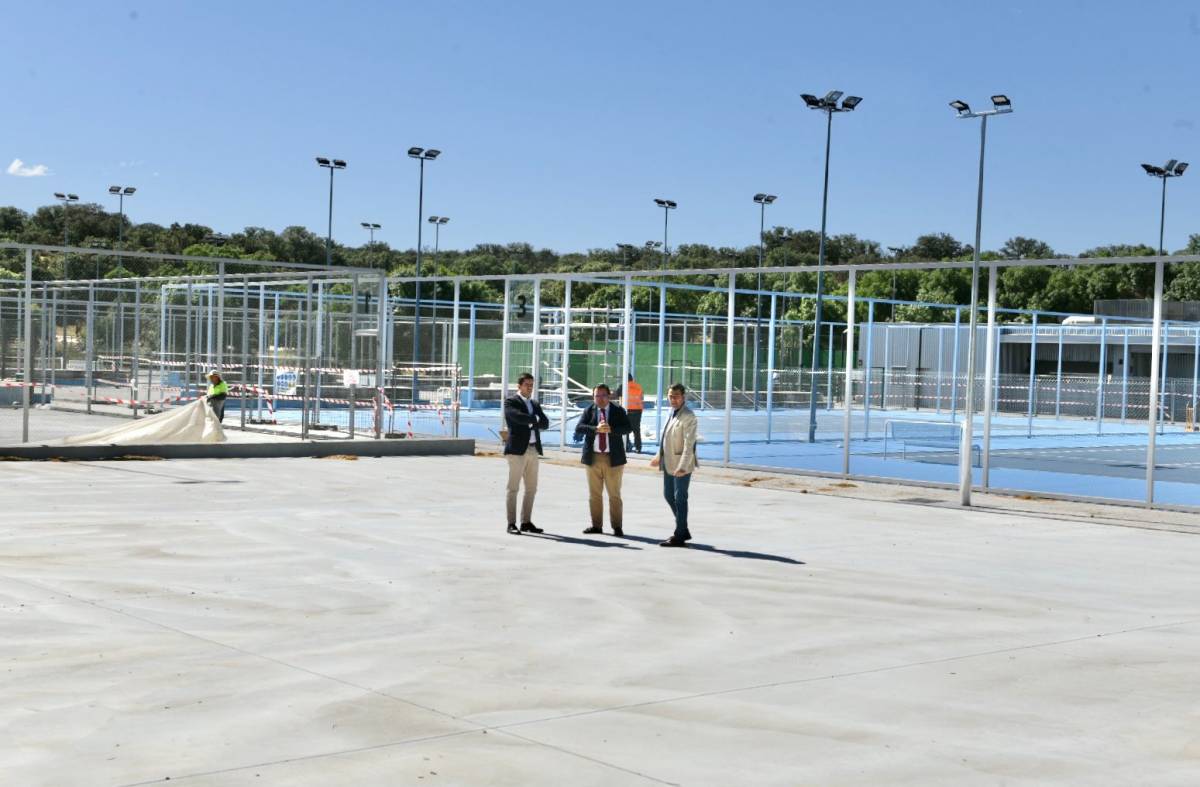 
                                                    El Complejo Deportivo Municipal Ángel Nieto ya tiene una nueva pista multideportiva