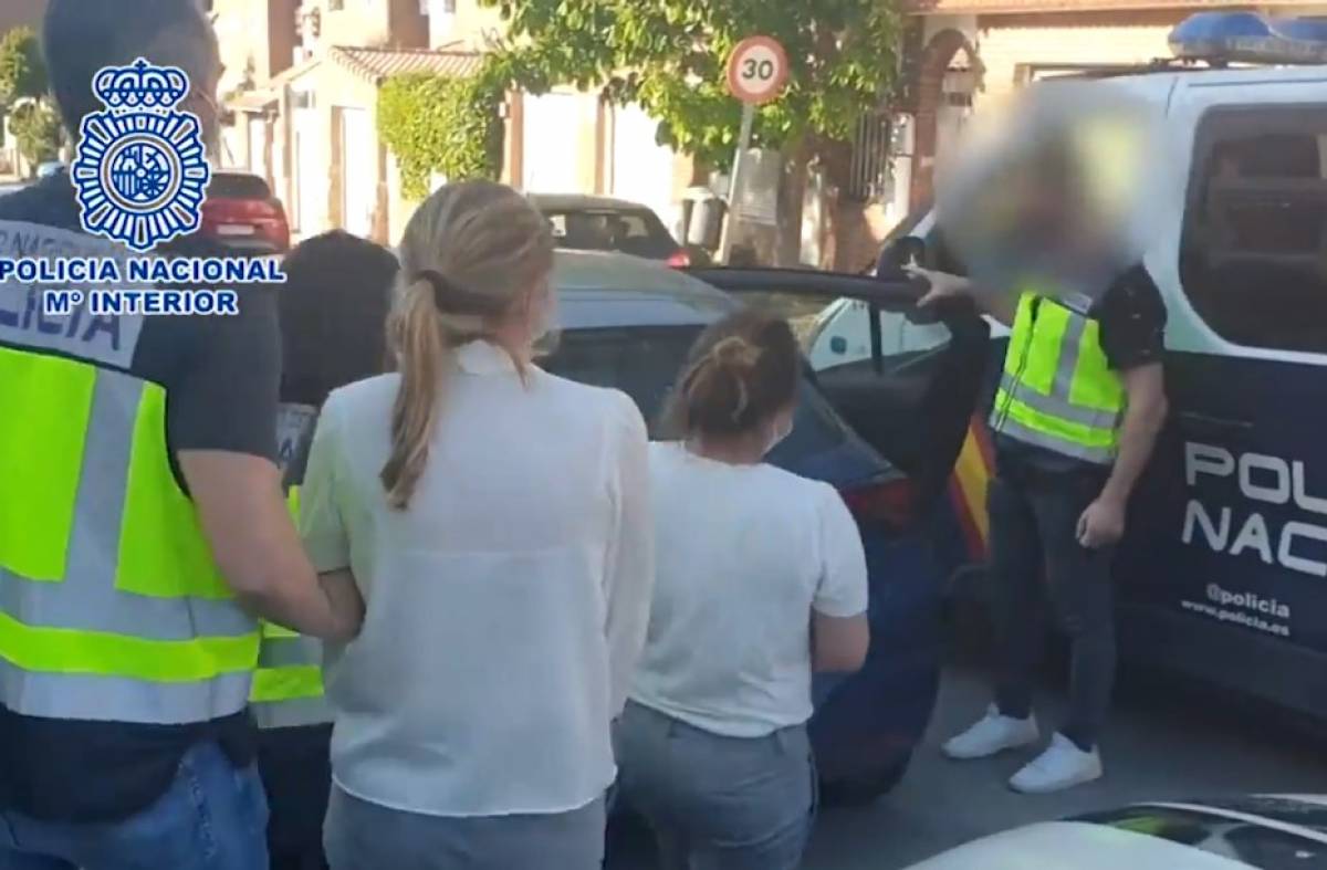 
                                                    Detenidas cinco mujeres que robaban en viviendas de Majadahonda disfrazadas de ancianas adineradas