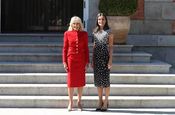 La Reina Doña Letizia y la Primera Dama de EEUU visitarán mañana el centro de refugiados de Pozuelo