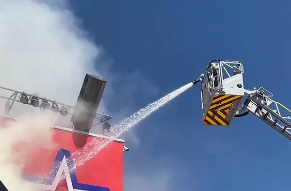 Los bomberos dan por controlado el incendio de Heron City Las Rozas