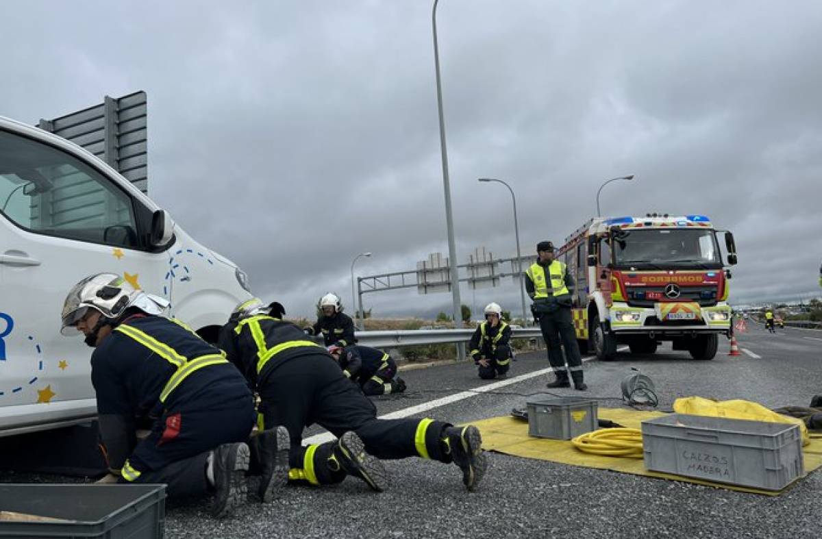 
                                                    Muere una conductora de 28 años tras ser atropellada en la M-40 a la altura de Pozuelo