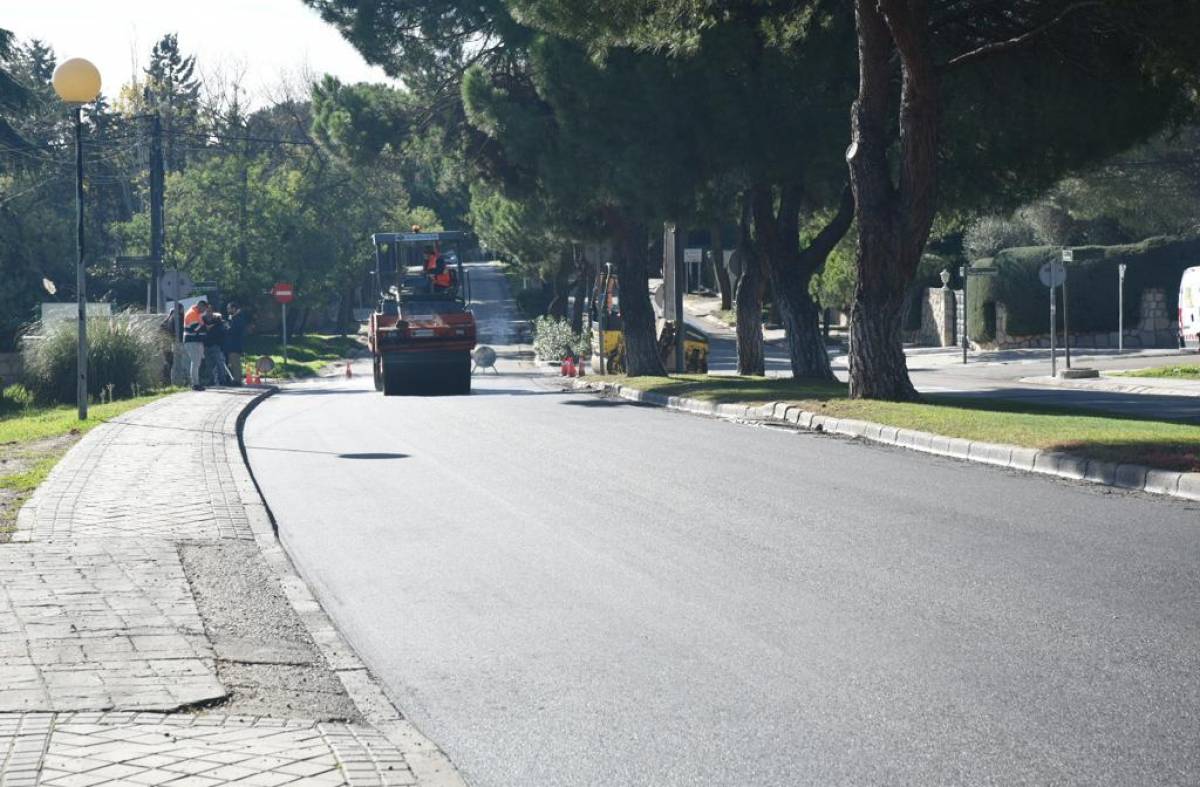
                                                    Boadilla comienza la Operación Asfalto 2022/23, en la que se cubrirán más de 150.000 m2 de superficie 