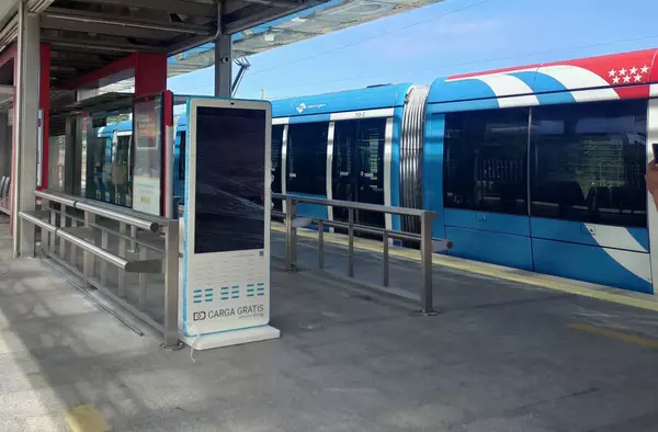 Metro Ligero ofrecerá baterías portátiles gratuitas a los viajeros para cargar sus dispositivos